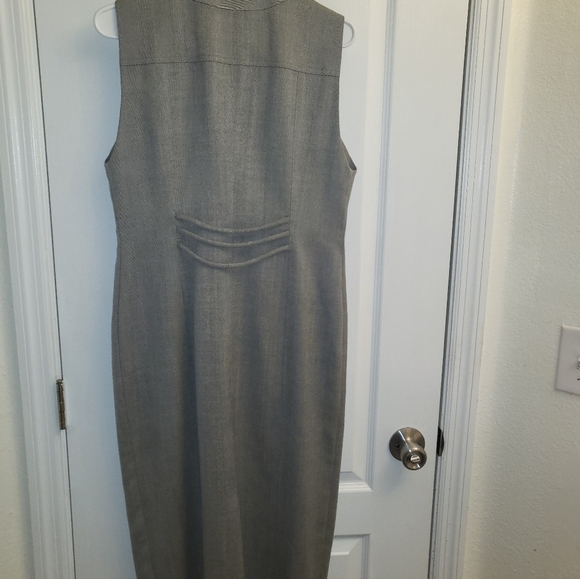Elegant Gray Button-Front Midi Dress - Picture 2 of 3